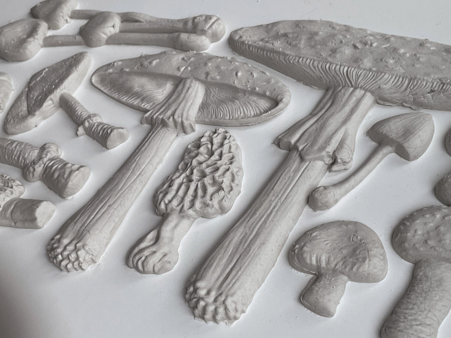 IOD Toadstool 6x10 Decor Mould