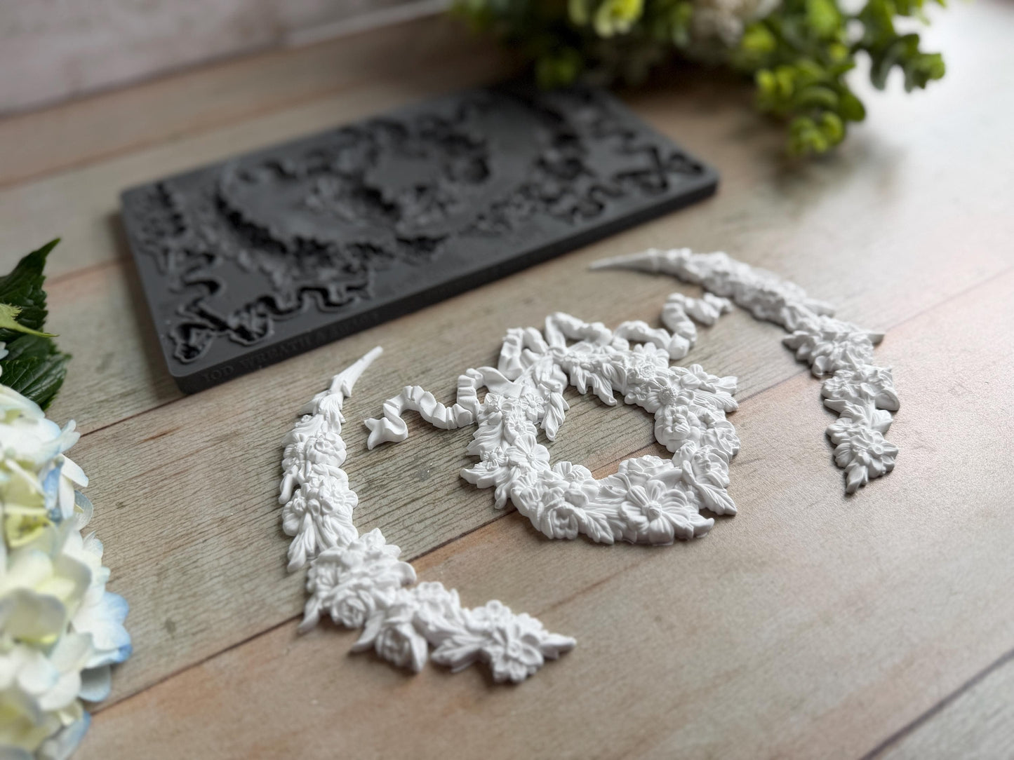 2026 IOD NEW Wreath and Swags Decor Mould, Moulds Use Clay or Resin Crafts Signs Sugar Arts Furniture, Mold Ship 1 day, Iron Orchid Design