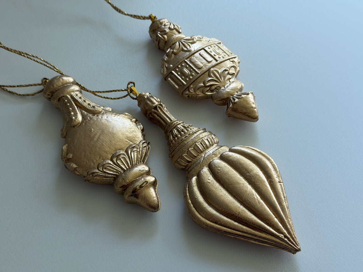 *PREORDER*  IOD Baubles Mould • Iron Orchid Designs • 6×10 Holiday Sign Mould • Ships in 1–2 Days